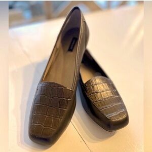 Array Freedom Genuine Leather Square Toe Flats Loafers Oxfords 7.5. run smaller